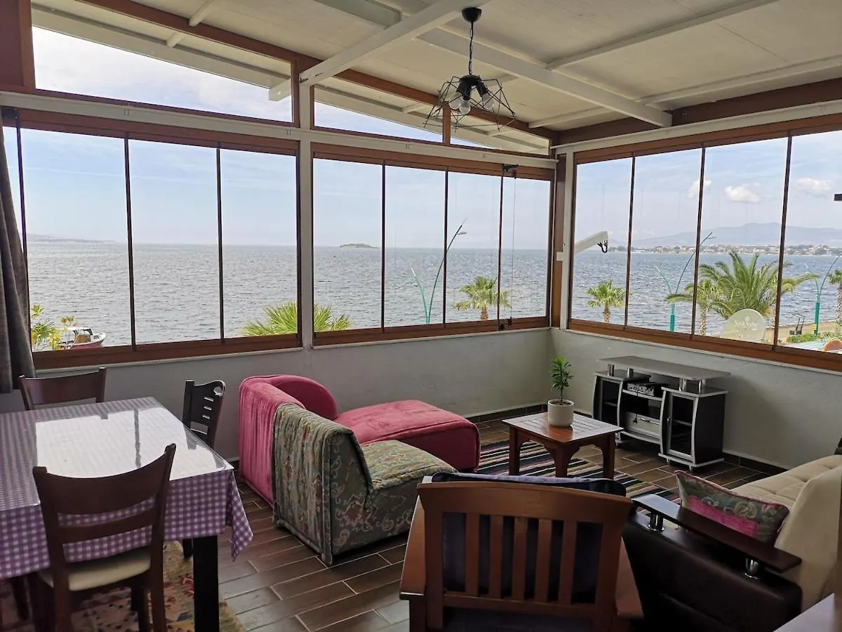 Penthouse Apartment On The Beach Aliaga